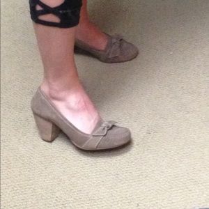 Cute tan pumps